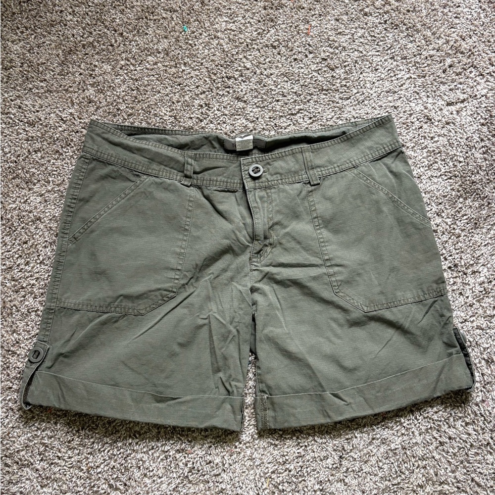 BCBGMaxAzria Green Cargo Shorts Relaxed Fit